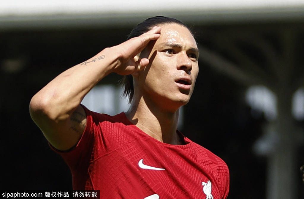 他们的士兵就算单兵实力再强，一个个也都是血肉之躯，哪能打过的藏在钢铁混凝土工事里的对手。